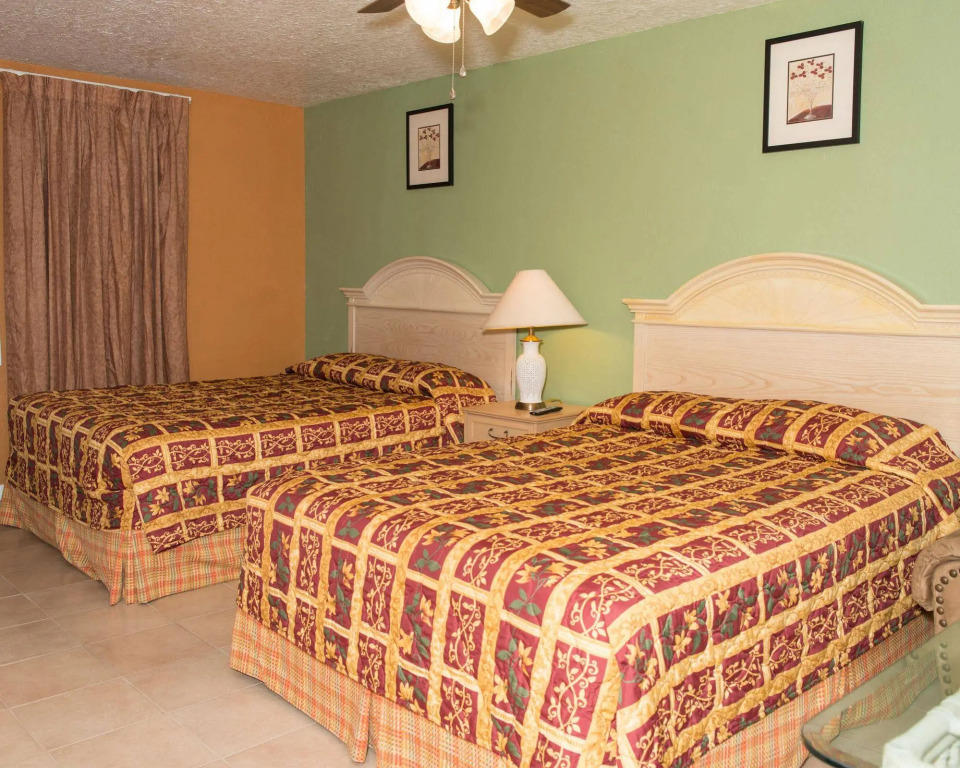 Delux Inn