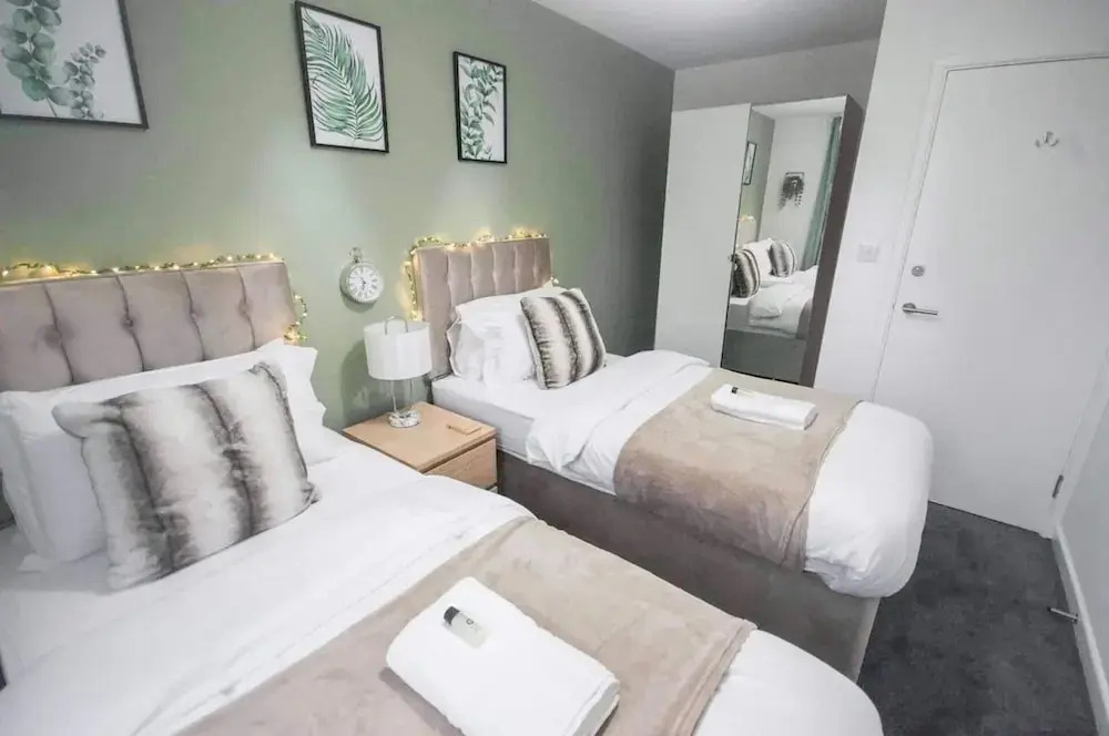 GF Apartment Near City Centre With Gated Parking