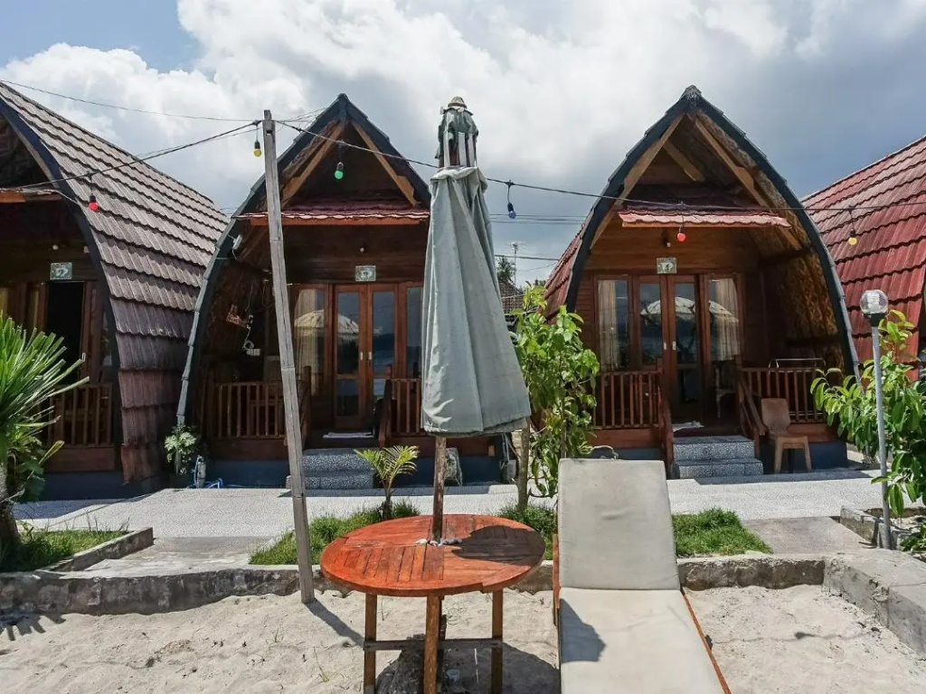 Road Beach Villa