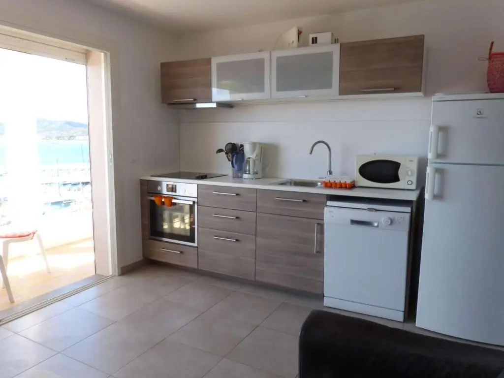 Appartement Le Lavandou, 3 pièces, 4 personnes - FR-1-308-49