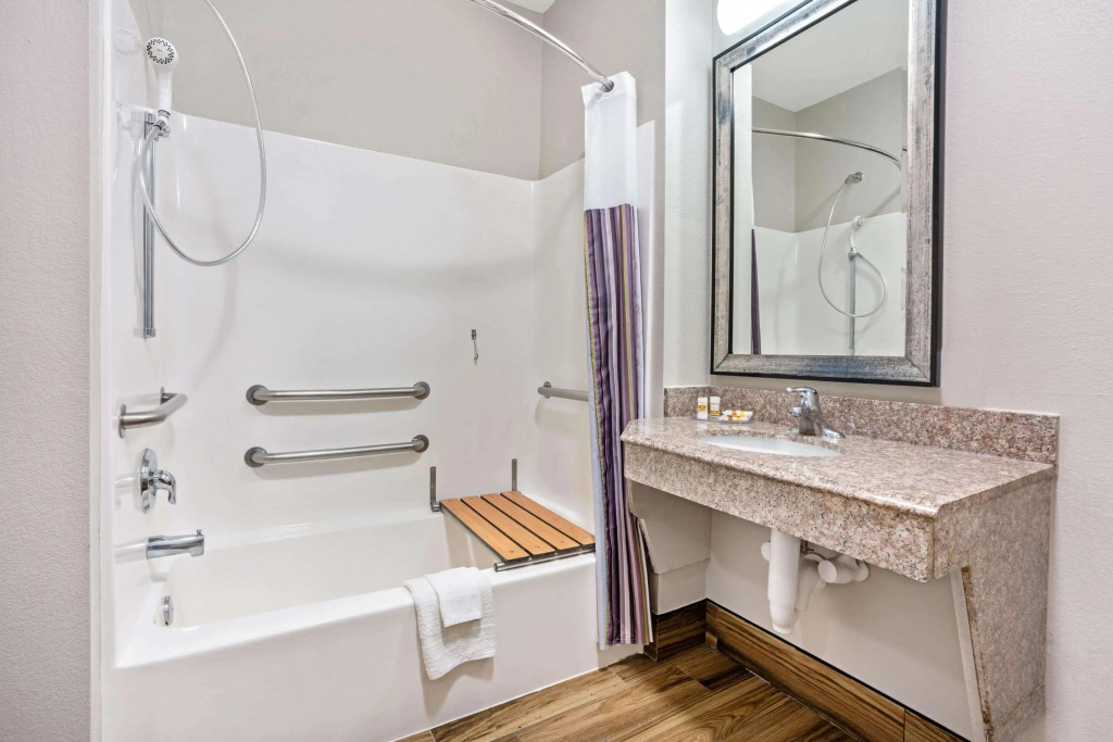 La Quinta by Wyndham Houston - Magnolia