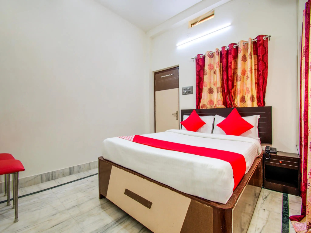 OYO 24849 Madhuram Vihar