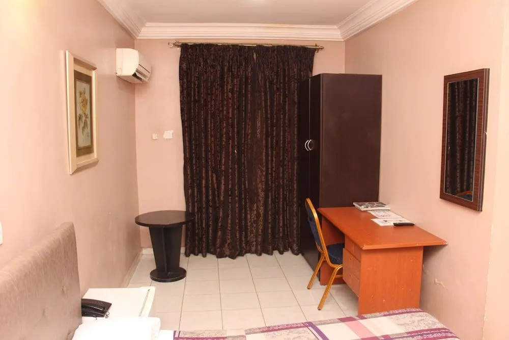 Kriscane Suites