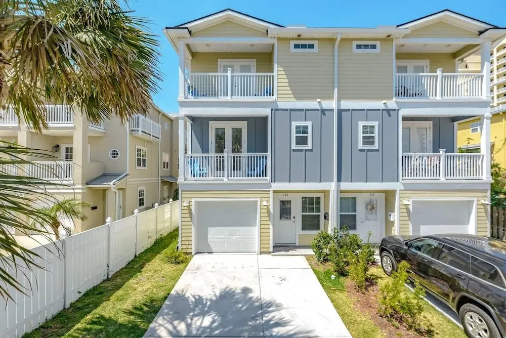 Oceanside Paradise - Ultra-modern Beach Townhouse