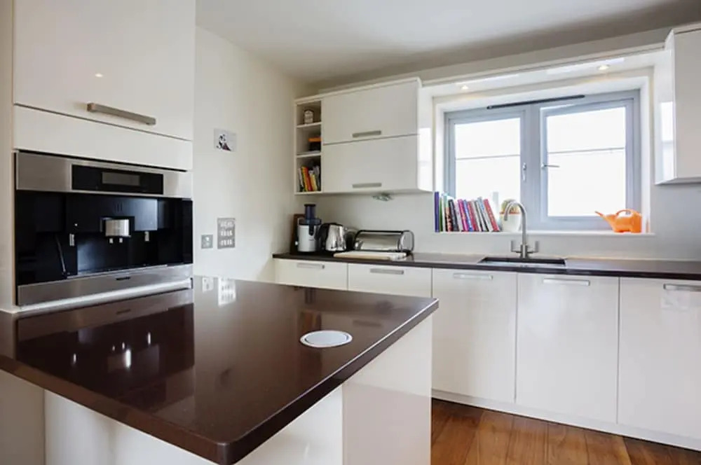Veeve - Walk to Tower of London, 2 bed on Henriques St, City