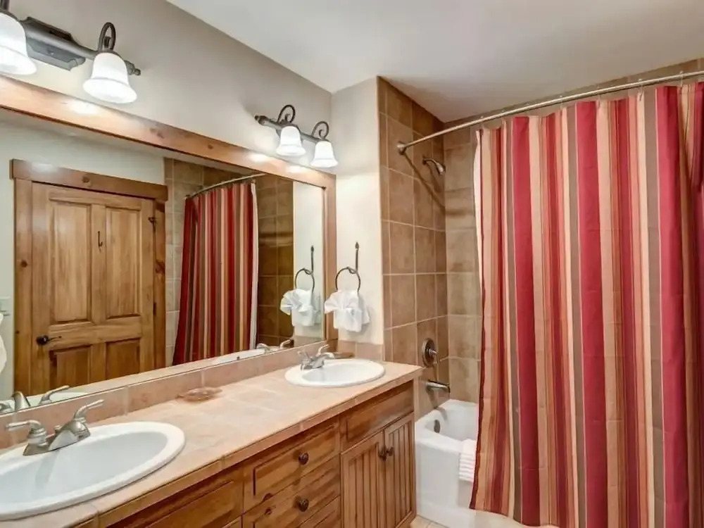 Luxury 3 Bedroom Mountain Vacation Rental in Breckenridge Just Two Blocks From Downtown