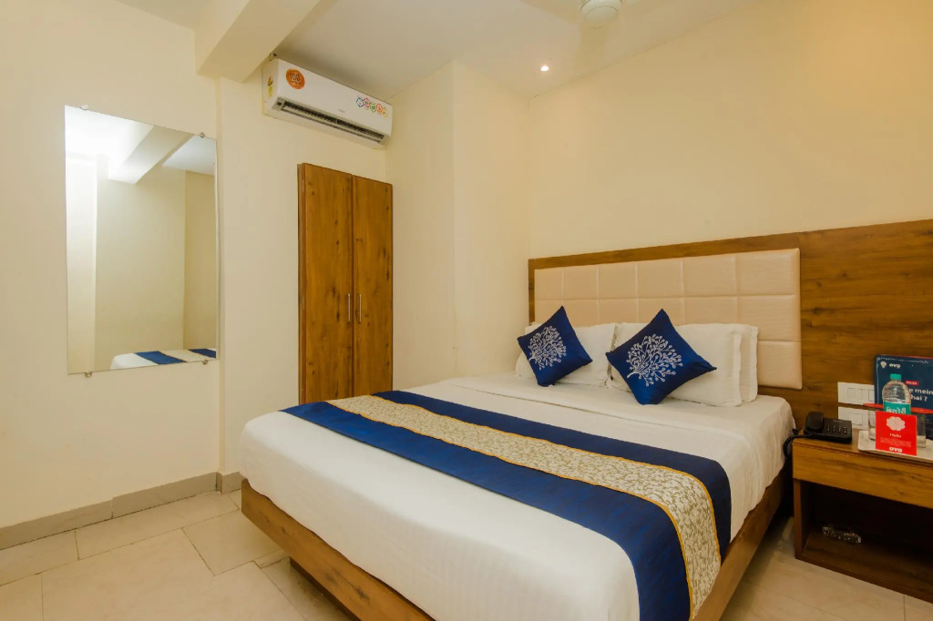 OYO 8363 Hotel Royal NS
