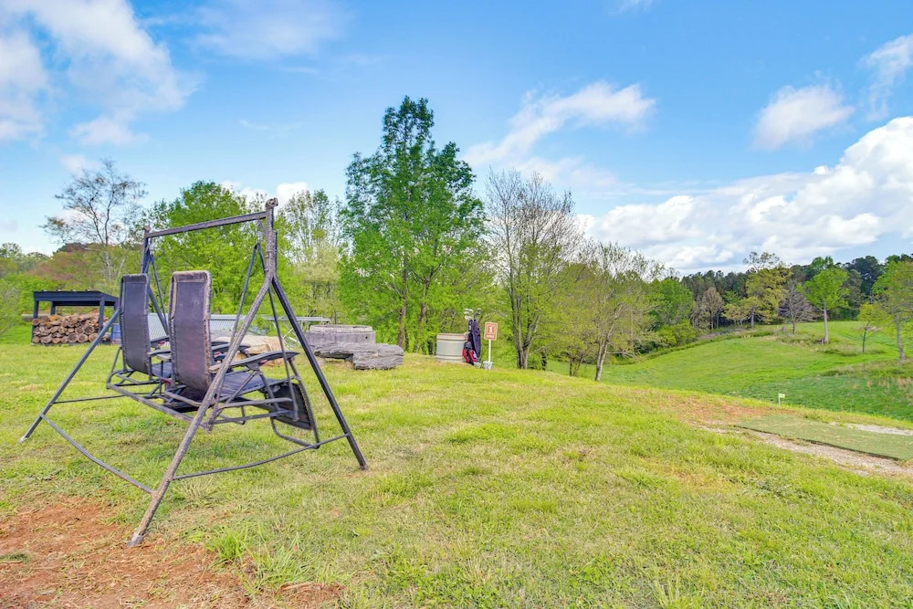 Deck & Yard: 'margy's Farmhouse' in Jasper