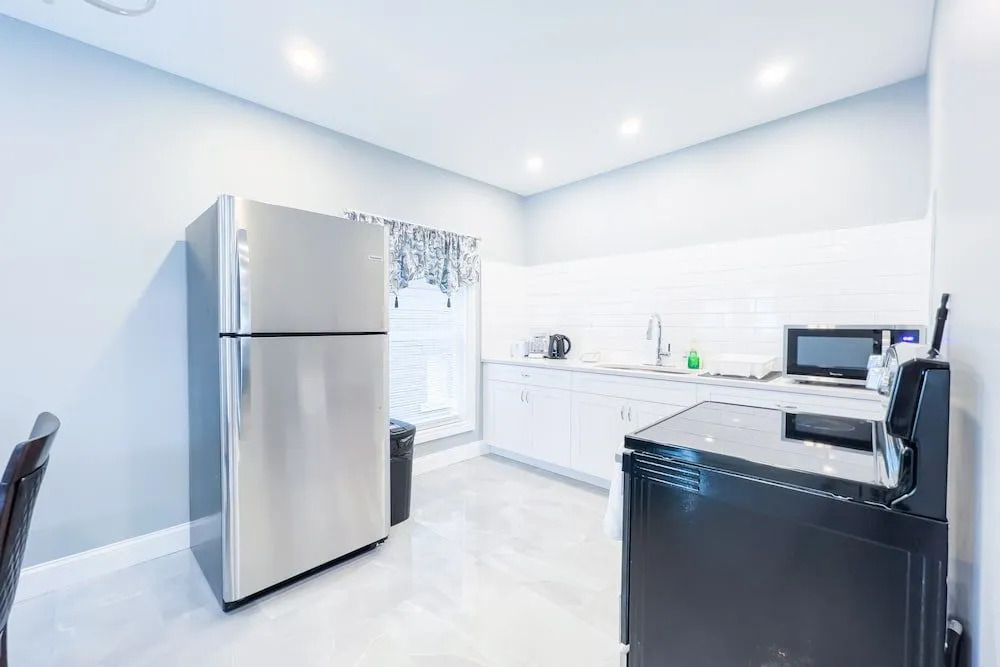 Group Friendly 6BR Near Aquarium & Niagara Falls