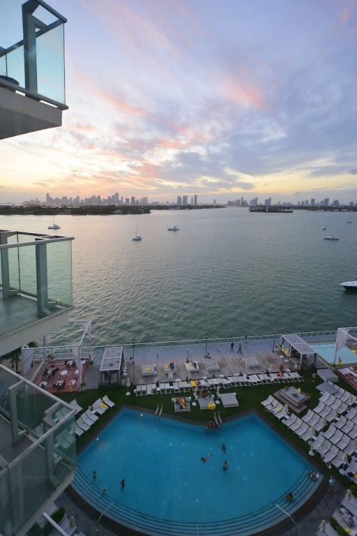 Suite 2 Rooms in a 5 Hotel - Pool DJ #901
