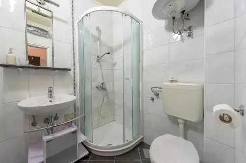 Apartments Lodra