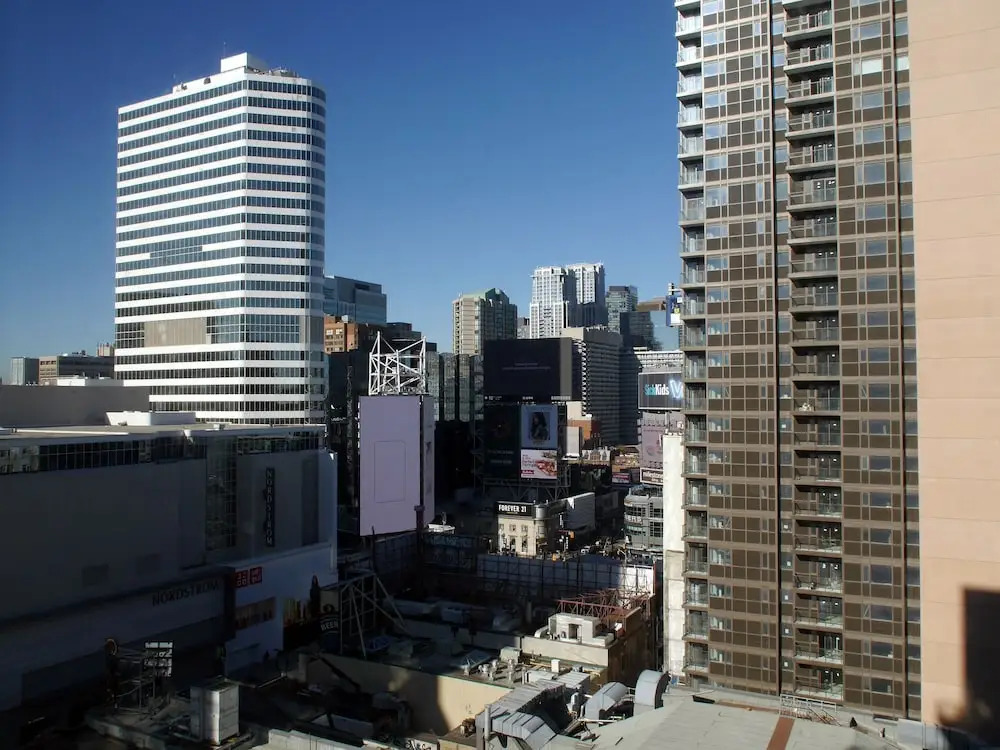 Gorgeous 1BR Condo at Eaton Centre