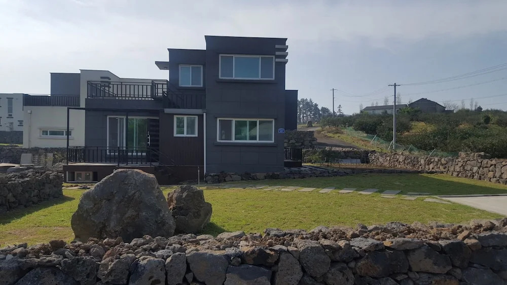 D2 House