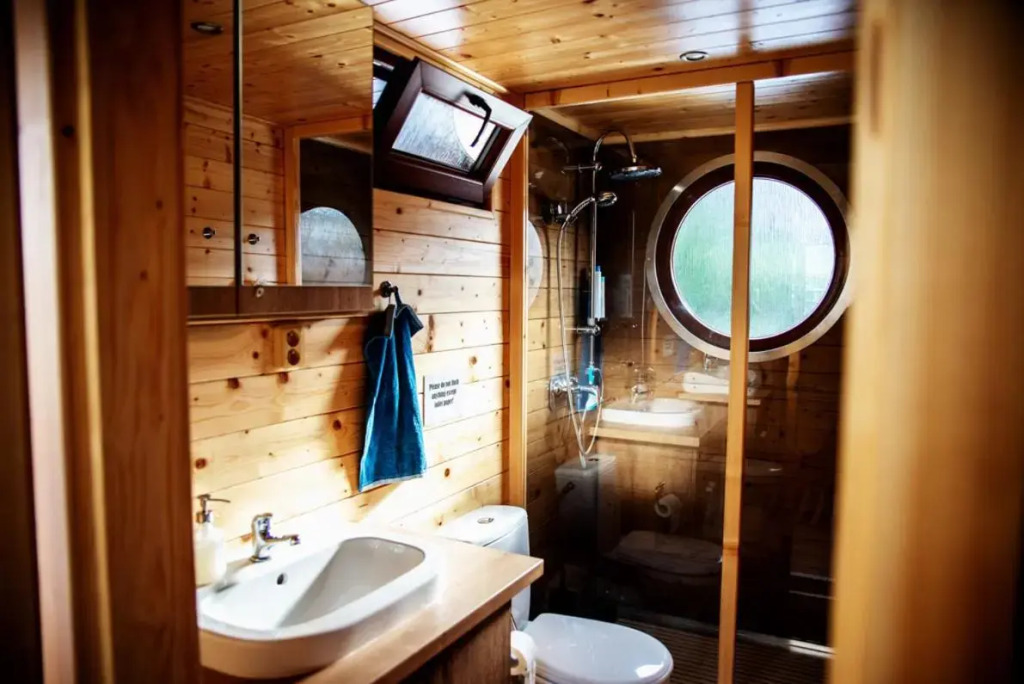 Houseboat Bonanza Prague