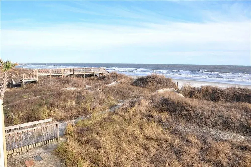Beach Villa E - 3 Br condo by RedAwning