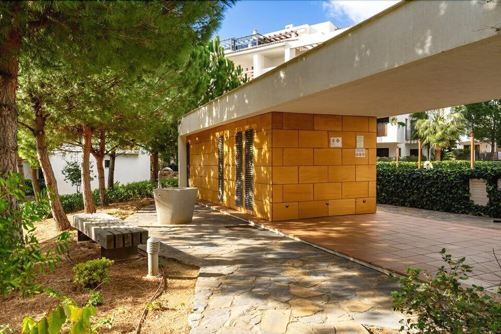 Large Terrace Apartment and near the Pool Ref 38