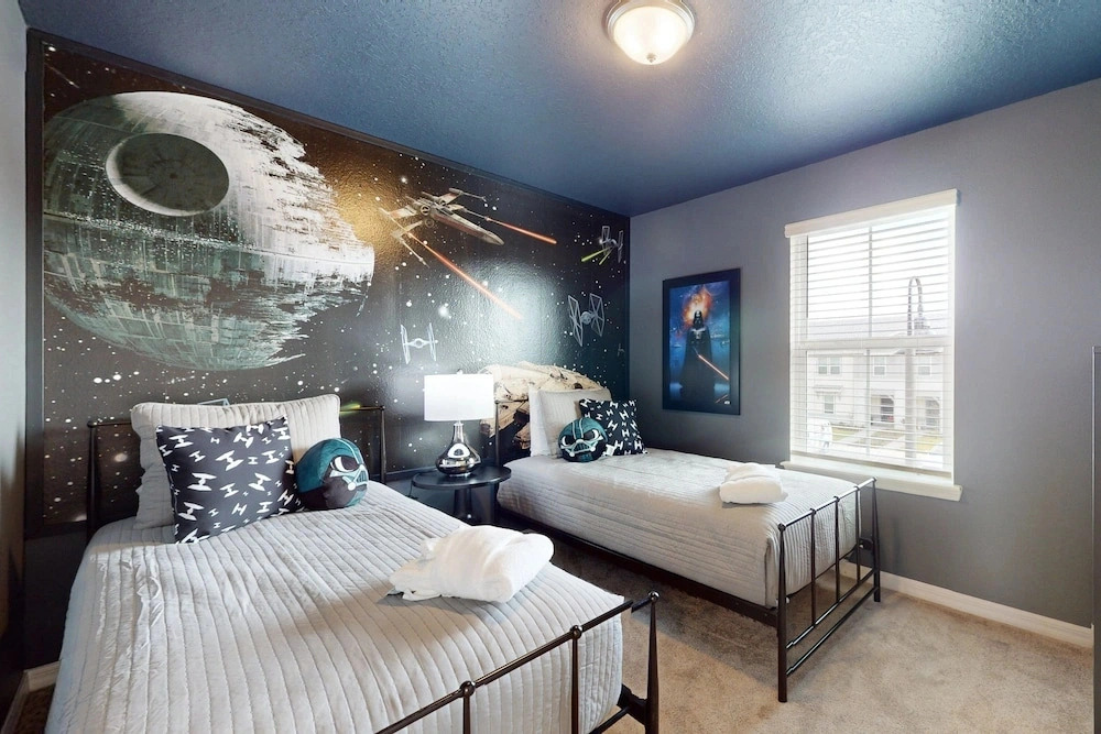 Contemporary Townhouse w/ Private Pool and Resort Amenities, Near Attractions