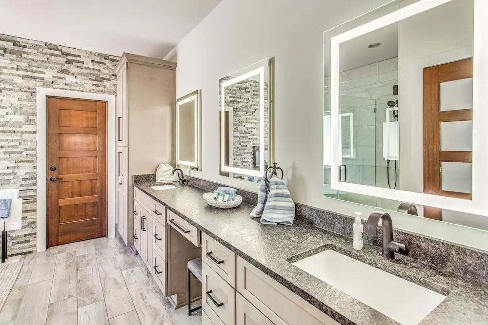 Walk to Ocean: Myrtle Beach House w/ Hot Tub