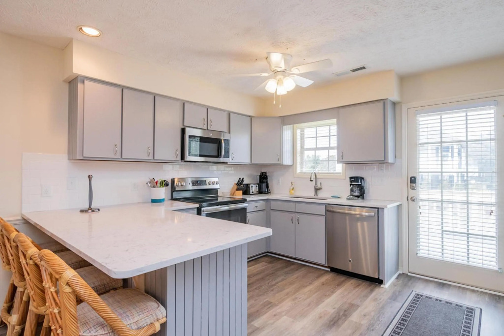 Pelican Palace by Oak Island Accommodations
