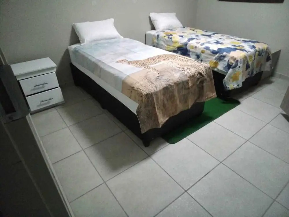 Lovely Rosebank 1-bedroom condo with pool & cinema