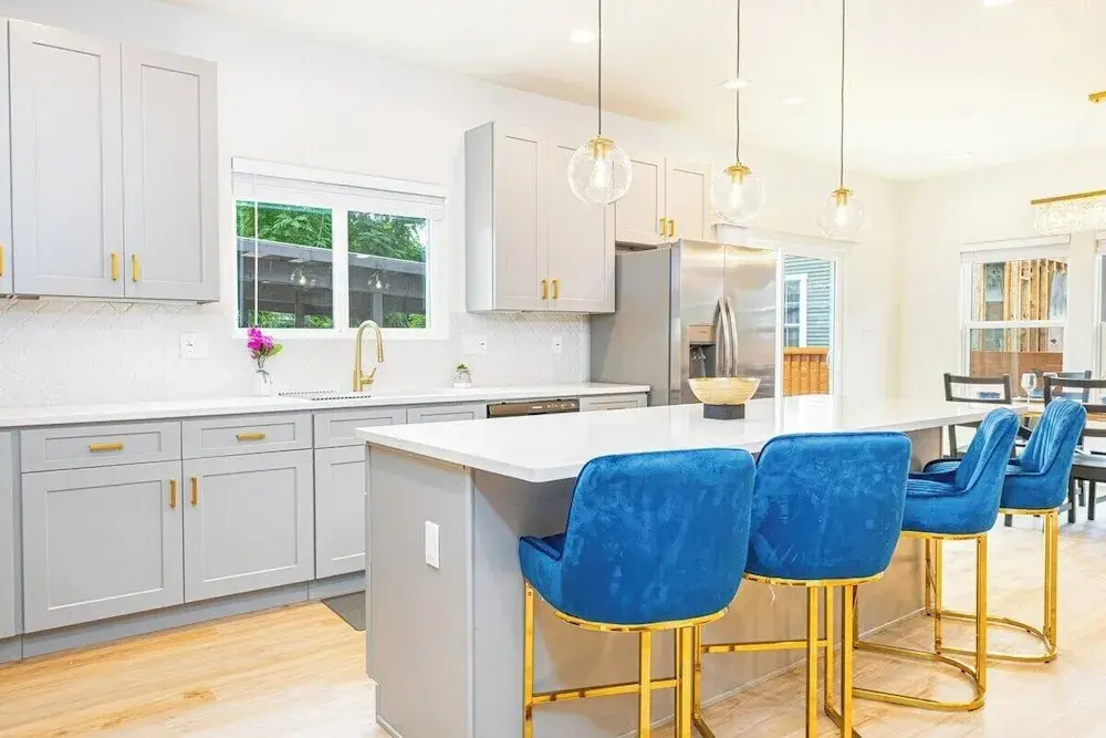 Stunning Elegance 4br/2.5 BA Near Vibrant Downtown