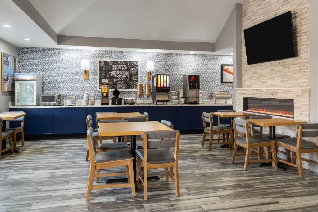 AmericInn by Wyndham Urbana Champaign University Area
