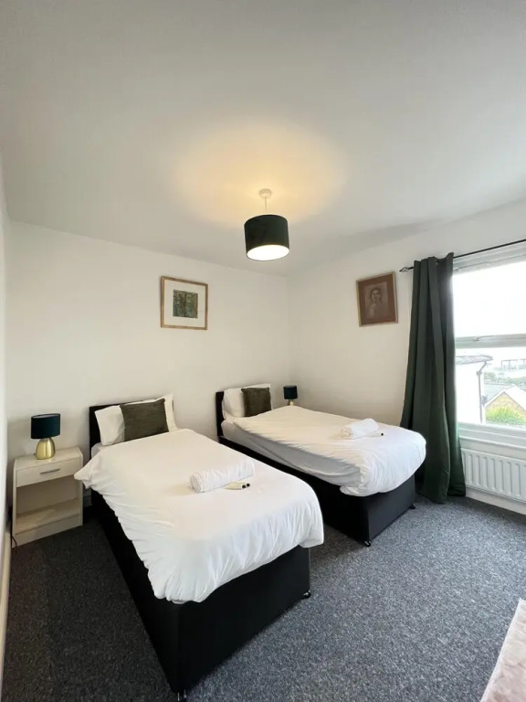 Remarkable 2-bed House in Rochester
