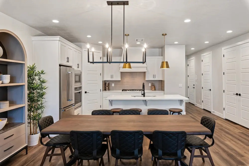Reunion HQ home