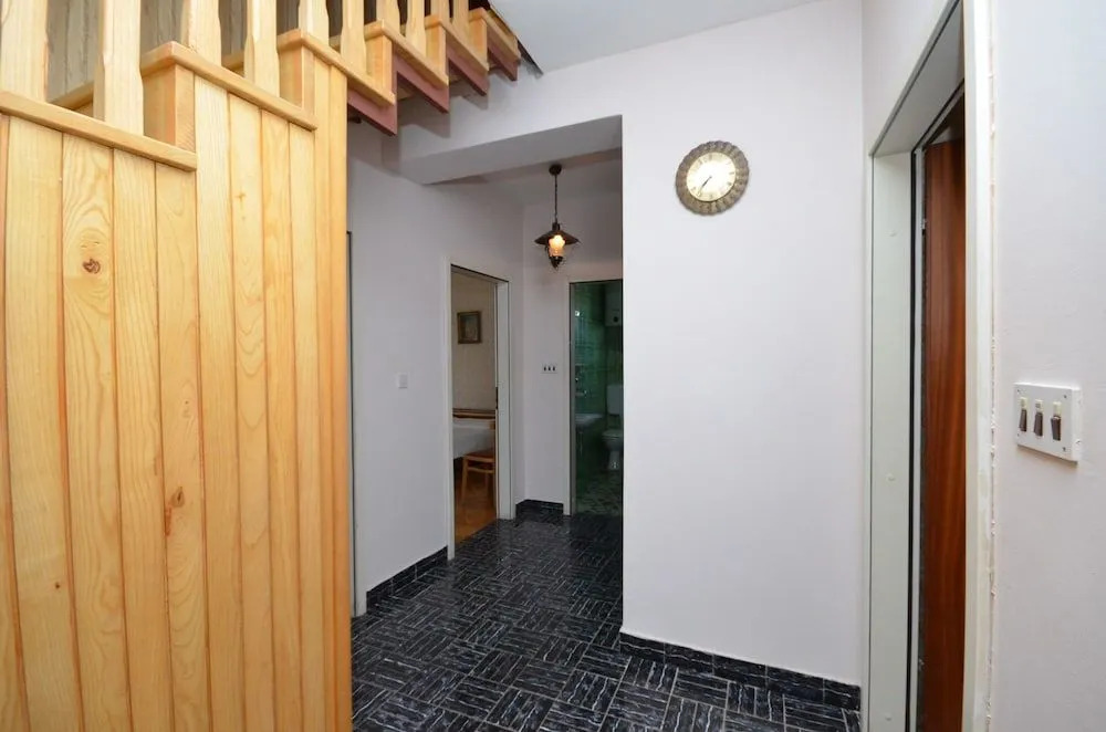 Apartment Frane