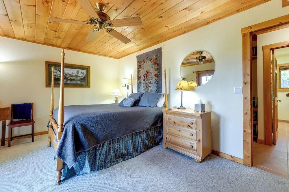 Almond Vacation Rental w/ Mountain Views!