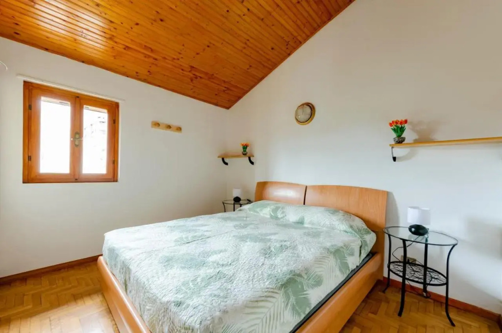 ALTIDO Splendid House w/Garden & Green Hills View