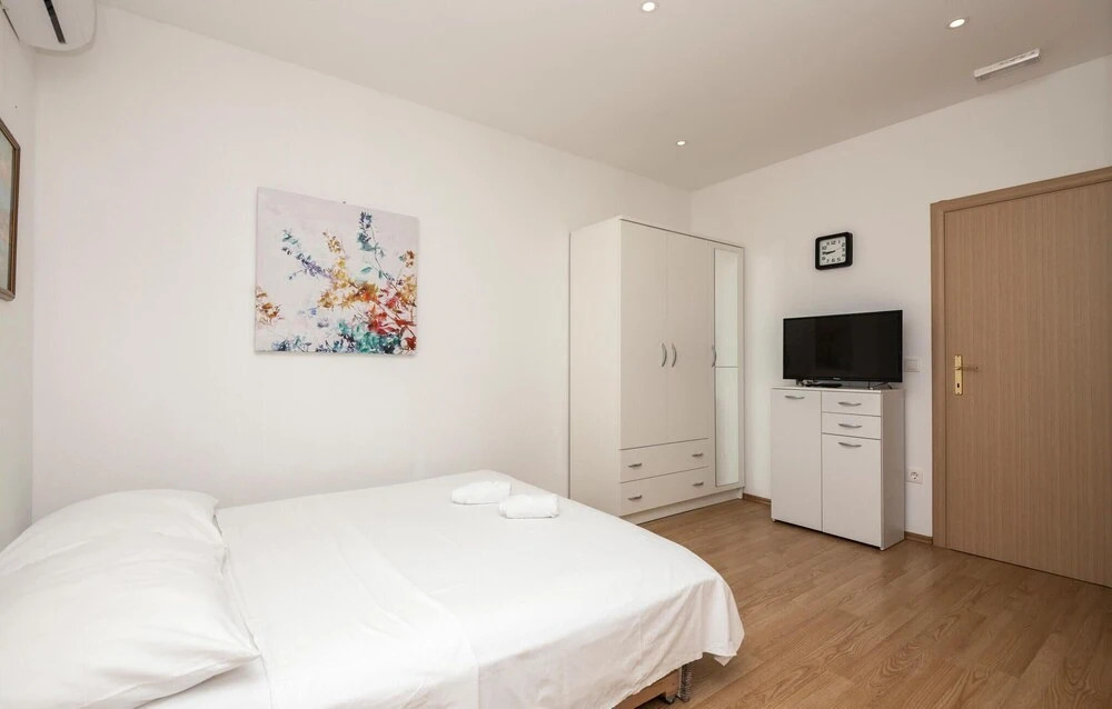 Awesome Apartment in Makarska With Wifi