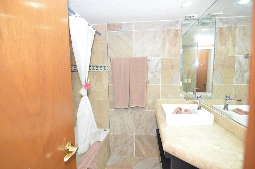 Ground level Apartment w Balcony RDS