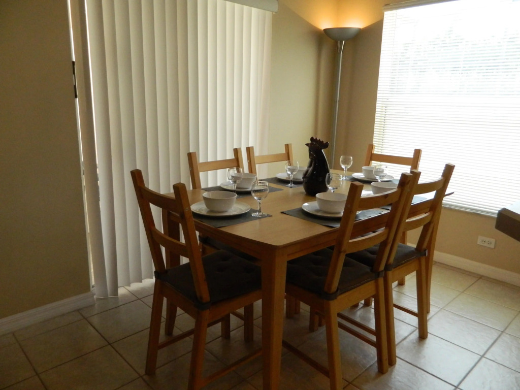 4 Bedroom Pool Home near Theme Parks & Shopping, Davenport, US