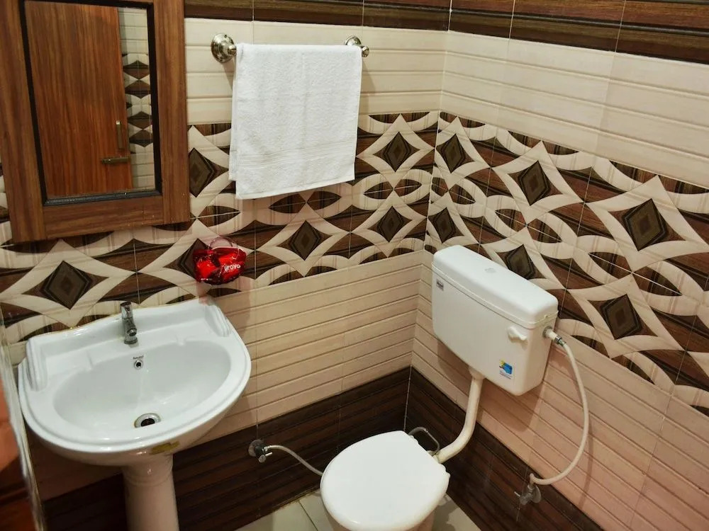 OYO 5809 Empire Inn