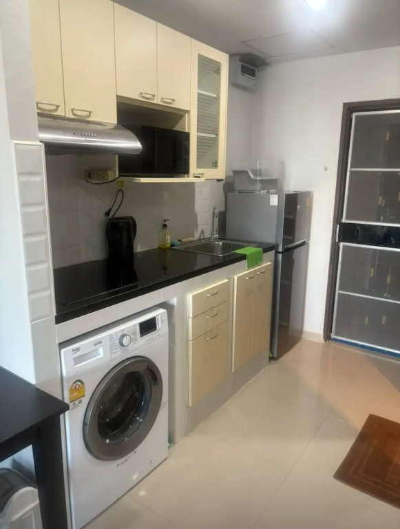 Large Condo Middle of Jomtien, Near the Beach 42m2