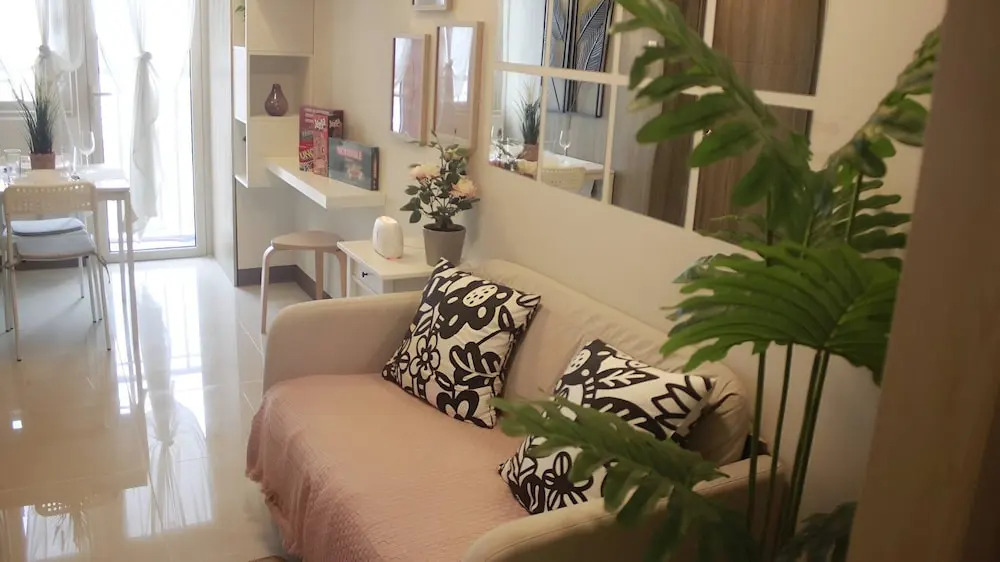Luxury Bay Condo Near MOA With Balcony Free Wi-fi