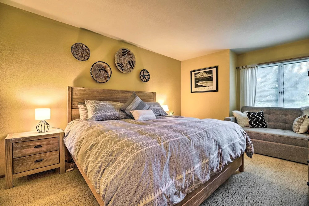 Hot Tub Access: Mammoth Lakes Nature Escape!