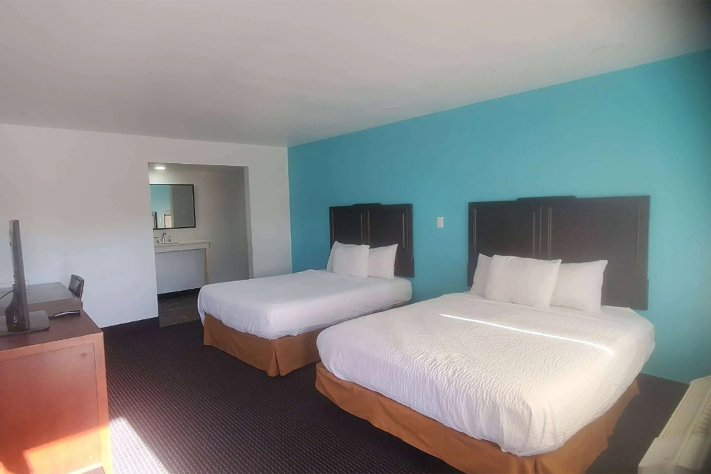 Travelodge by Wyndham Livonia Canton Novi Detroit Area
