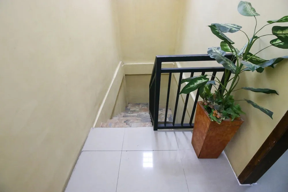 Airy Eco Syariah  Manunggal Kebonsari Blok B 9 Surabaya