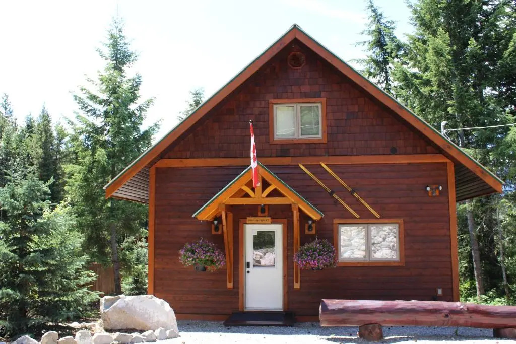 Cedar House Restaurant & Chalets