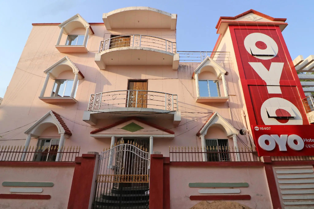 OYO 16407 Hotel Dream Castle