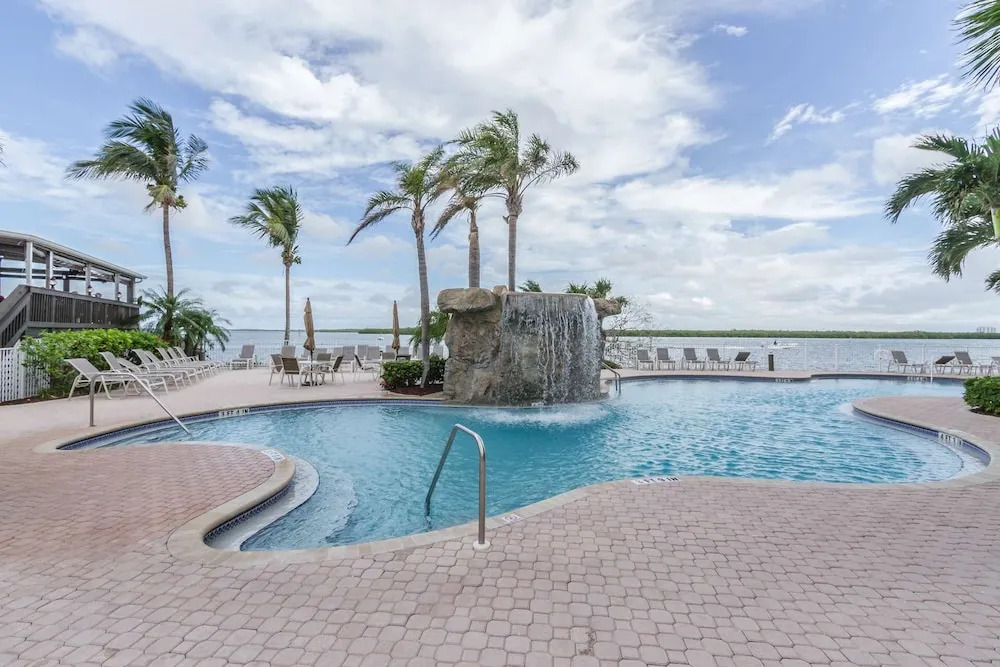 Lovers Key Resort 901