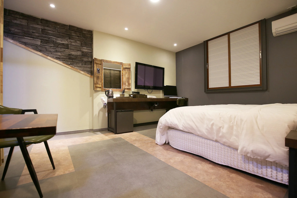 Hotel 7