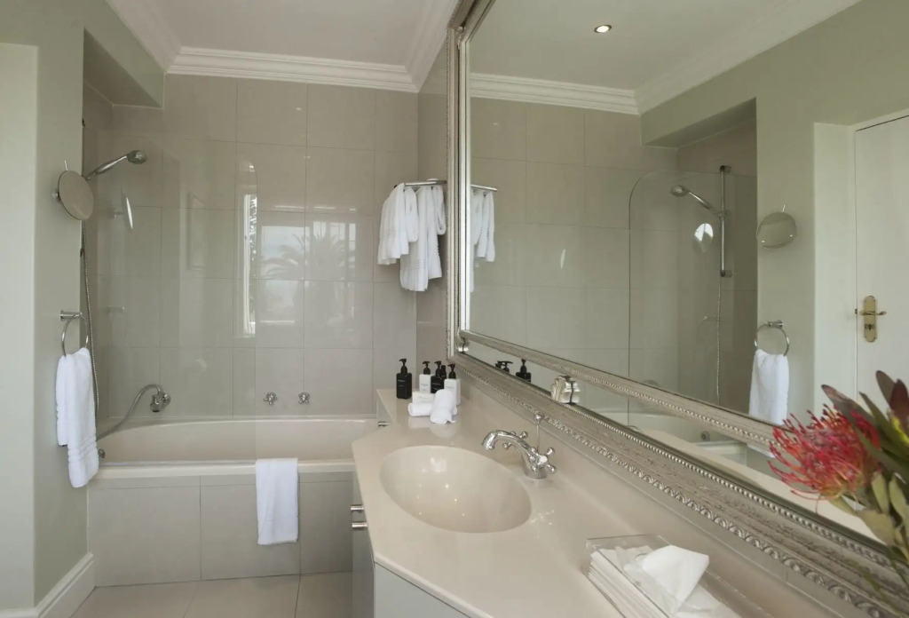 The Clarendon - Fresnaye