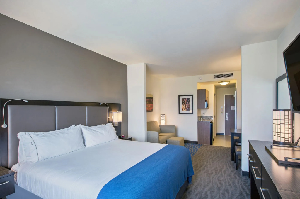 Holiday Inn Express & Suites Kailua-Kona by IHG