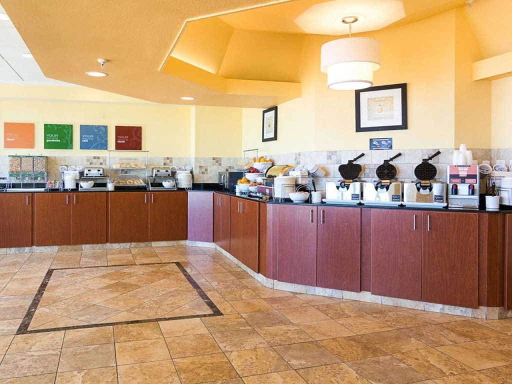Comfort Suites Beachfront