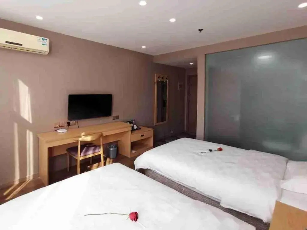 Super 8 Hotel Yizheng ShiDaiGuangChang