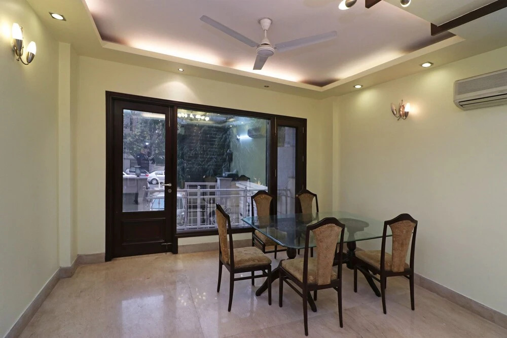 Capital O Amar Villa One Near Dilli Haat Ina