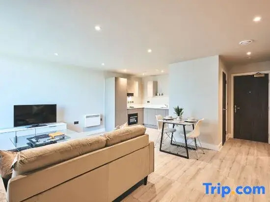 Studios in Central Bracknell, 30mins from London